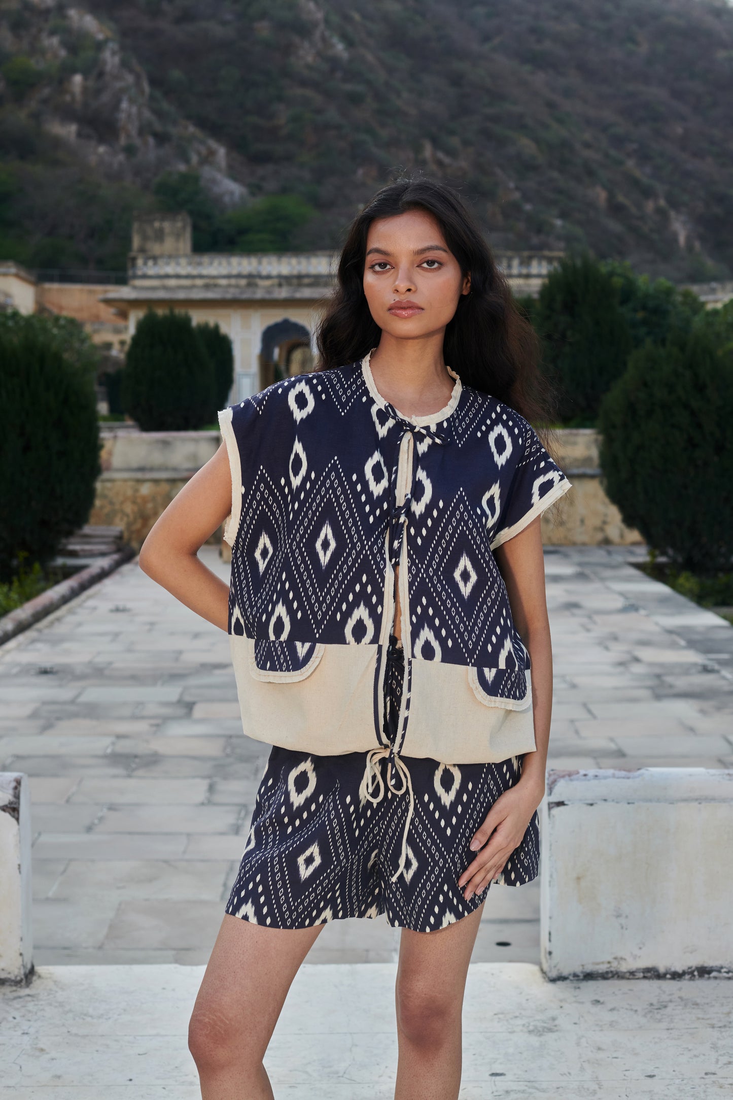 Aomi Abstract Shorts
