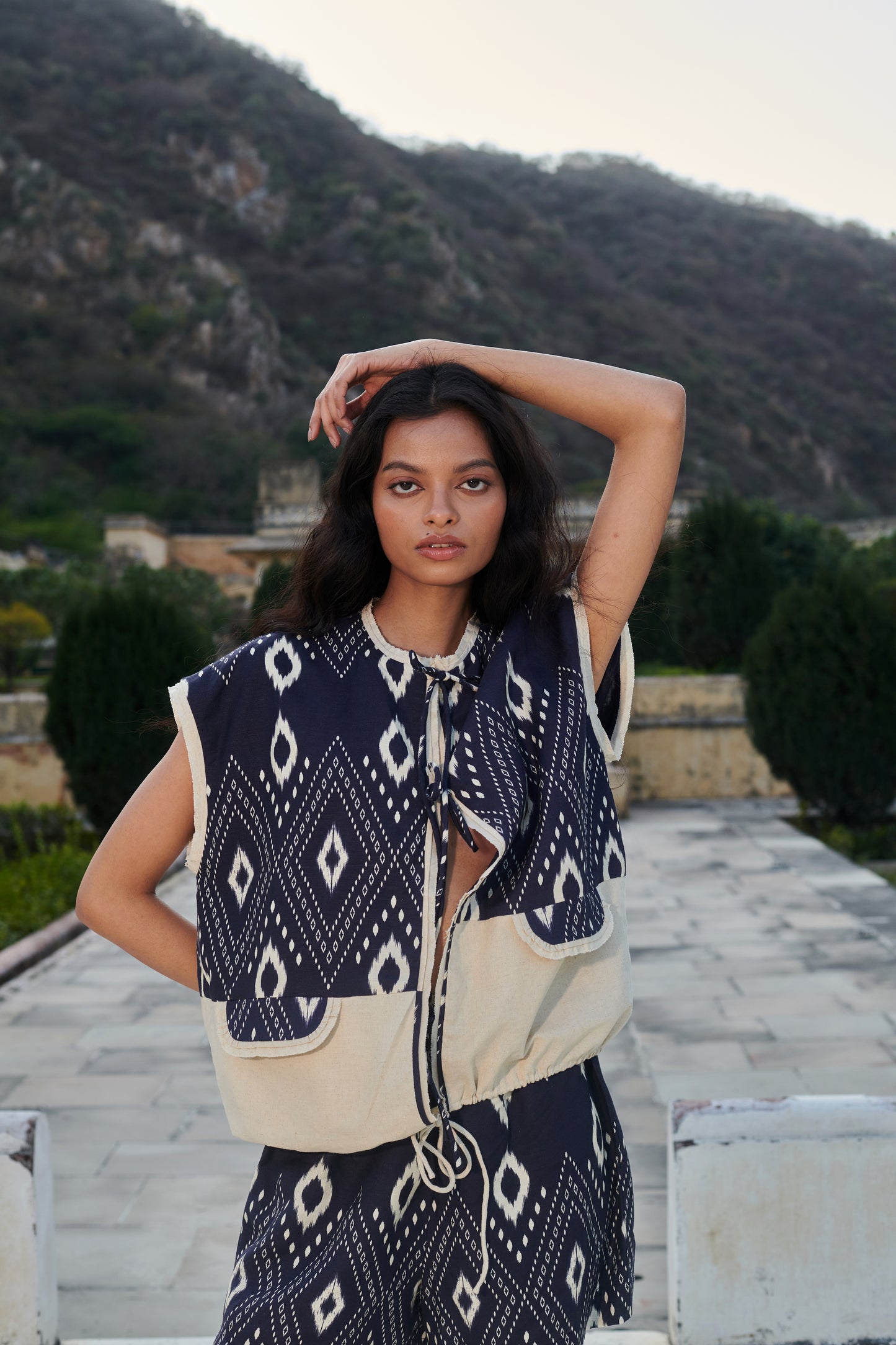 Aomi Abstract Shorts