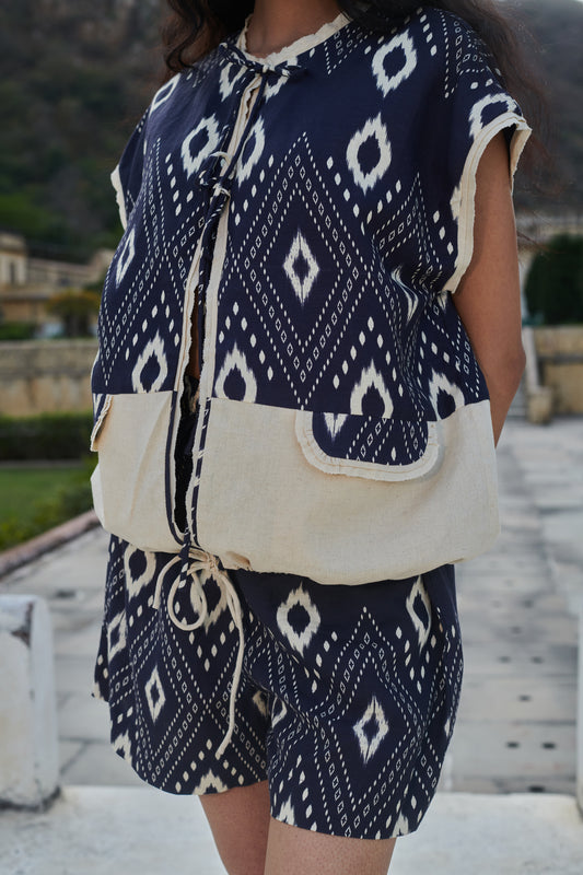 Aomi Abstract Shorts